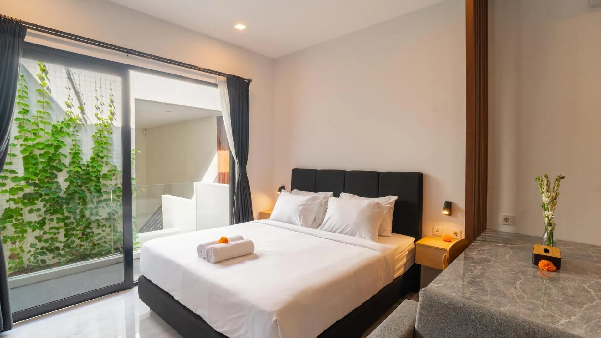 Alyxia 1 Bedroom Apartment In Central Seminyak Indonesia